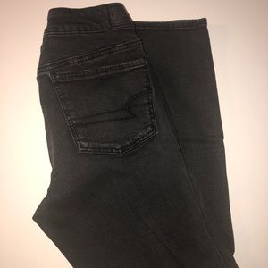 NWOT American Eagle Dark Grey Ripped Jegging